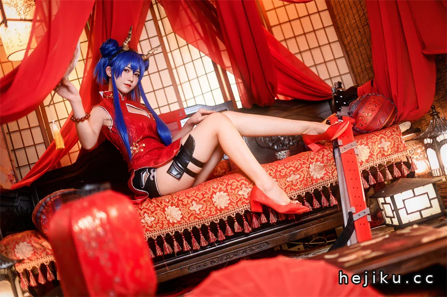 鳗鱼霏儿旗袍写真图片:才女博主的三套旗袍造型盘点