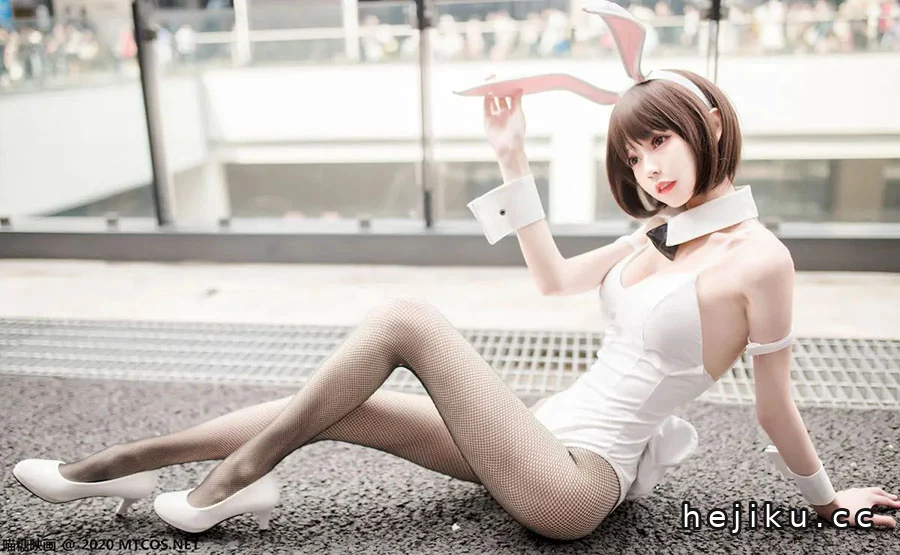 你的负卿cos全部作品图片：清纯校服与持枪少女的反差感