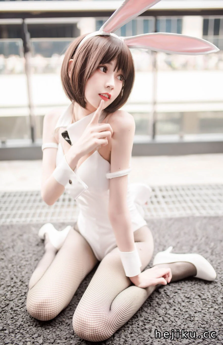 你的负卿cos全部作品图片：清纯校服与持枪少女的反差感