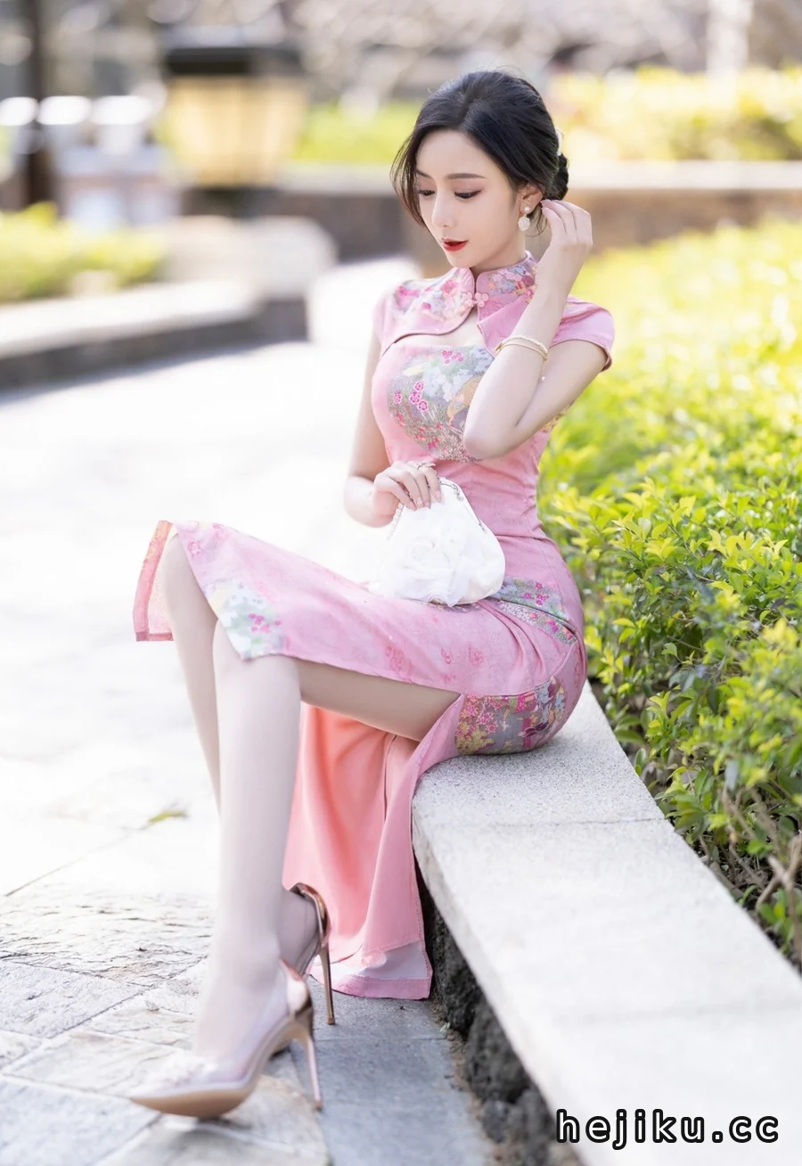 王馨瑶yanni秀人网作品合集：颜值与身材都在线的美女模特