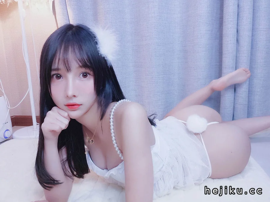 小小奶瓶儿全套定制写真:人甜声更甜,她为何让人念念不忘