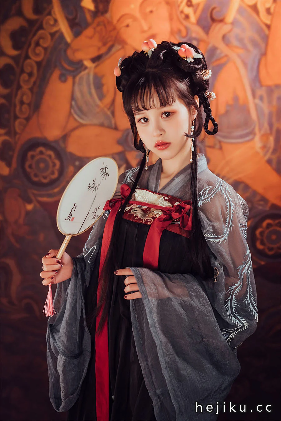 晕崽Zz全部作品图集详细资料,甜美外形下的御姐反差