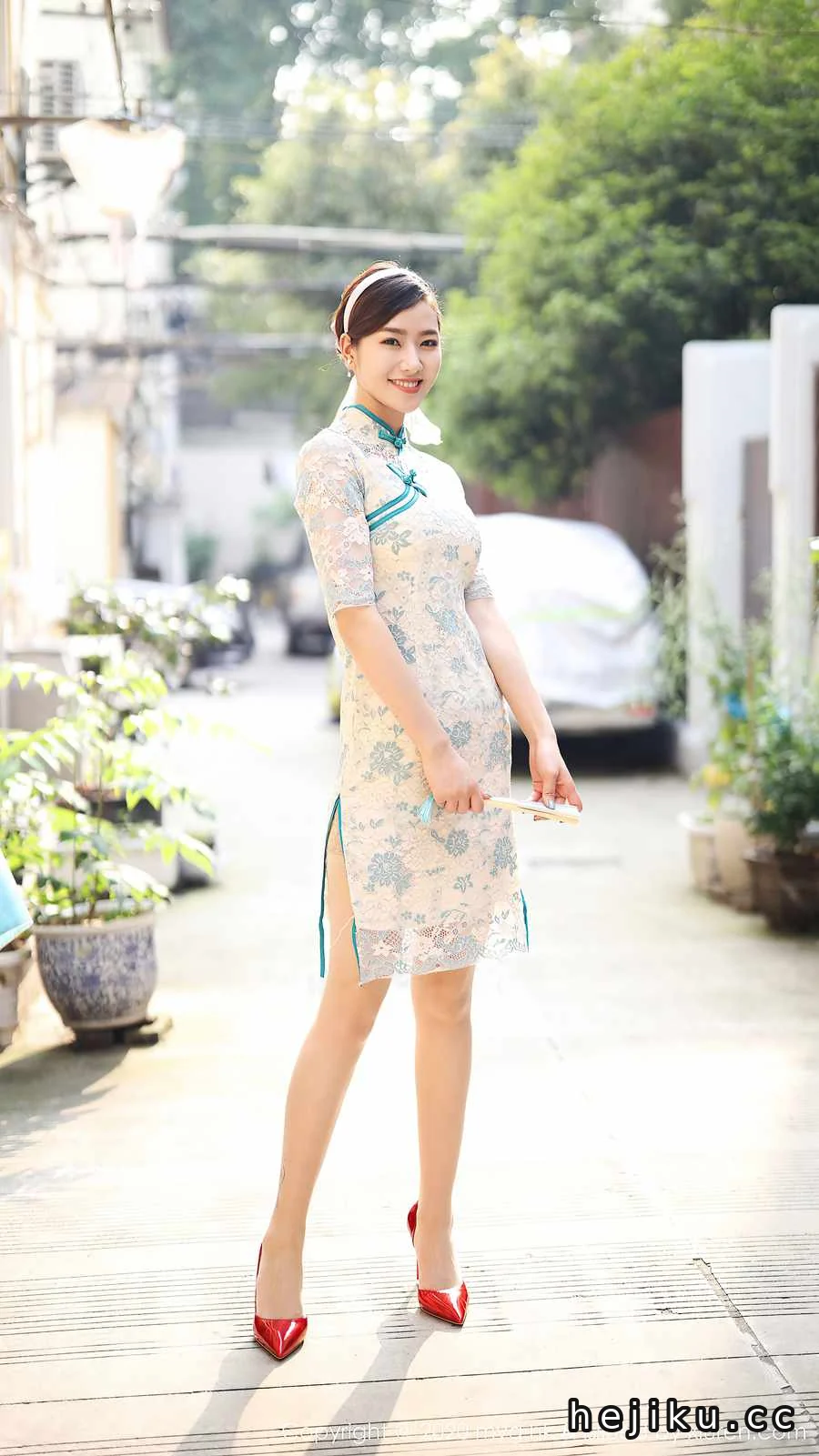 方子萱写真图片合集 甜美日常穿搭造型实拍赏析