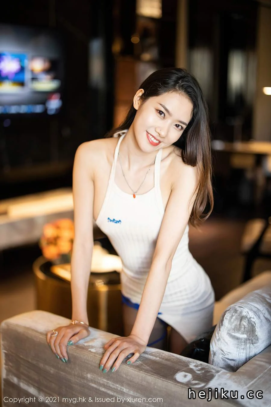 方子萱写真图片合集 甜美日常穿搭造型实拍赏析