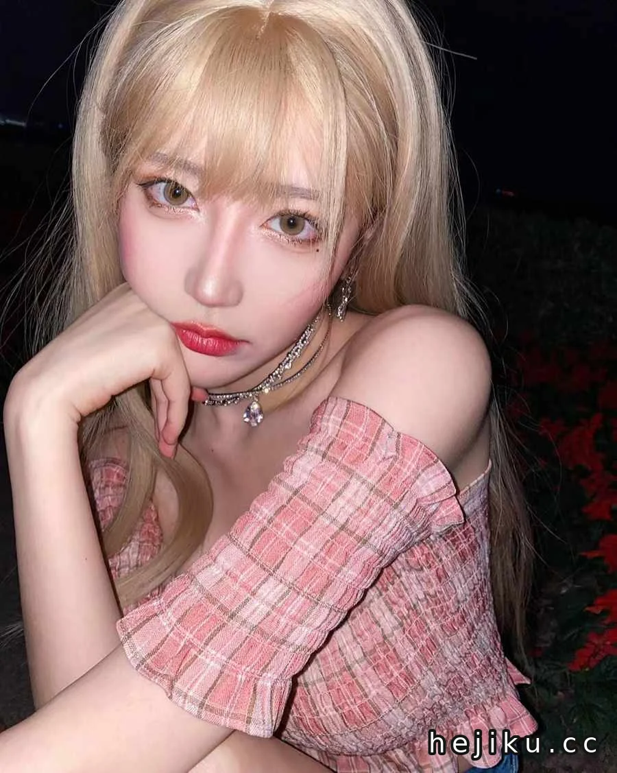 啾小妍写真图片合集赏析：温柔气质人像图集里的四套造型