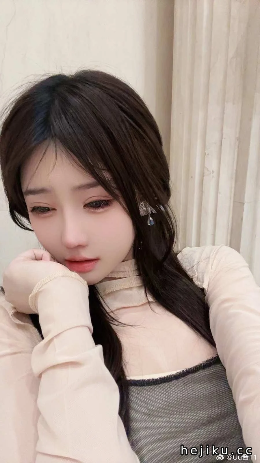 Uu酱写真图片合集:温柔治愈系穿搭的四种模样