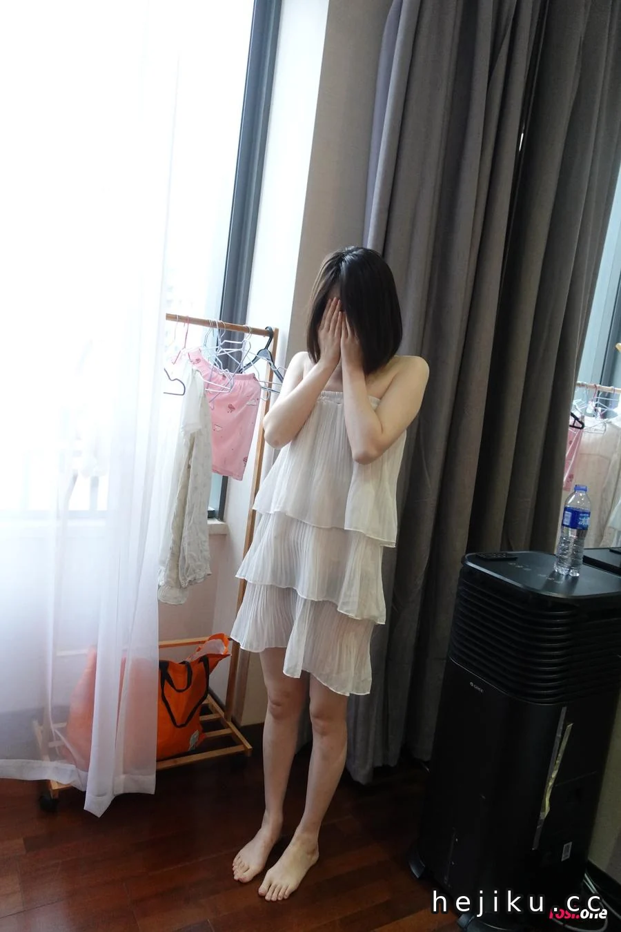 ROSI写真五套居家轻穿搭人像合集，自然光下的轻熟质感